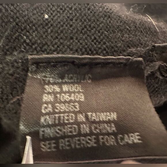 Tahari Black Knit Short Sleeve Mock Turtleneck Sweater with Red Trim - Size 6 - Picture 11 of 13